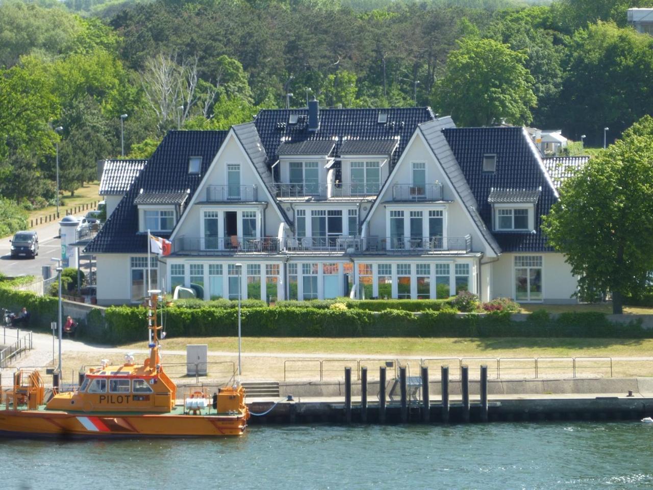 Lotsenhaus/Ostseetoern Rostock Exterior photo